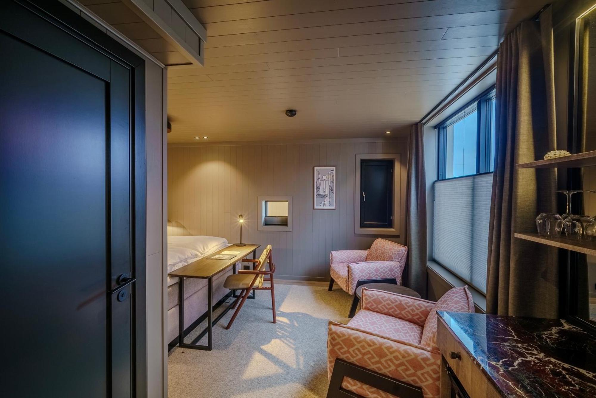 Henningsvaer Bryggehotell - By Classic Norway Hotels Exterior foto