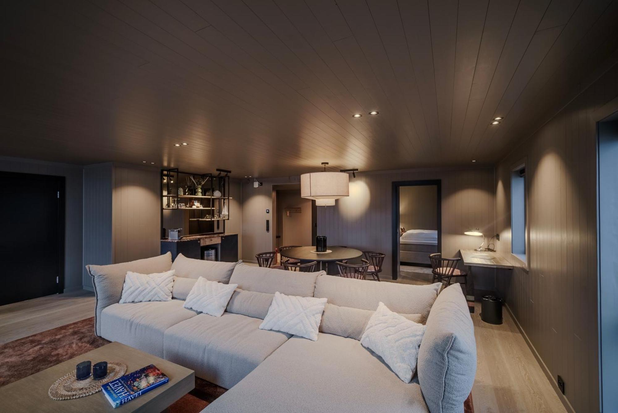 Henningsvaer Bryggehotell - By Classic Norway Hotels Exterior foto